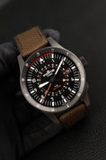 Bild in Galerie-Betrachter laden, Fortis Flieger F-43 Triple GMT PC-7 F42600004 Box + og. Papiere Limited Edition x/100, German Delivered
