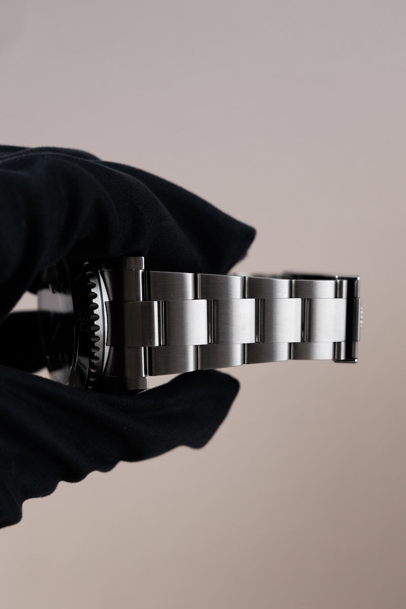 Rolex Sea-Dweller 126600 - Detail view 11