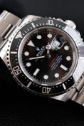 Bild in Galerie-Betrachter laden, Rolex Sea-Dweller 126600 - Detail view 5
