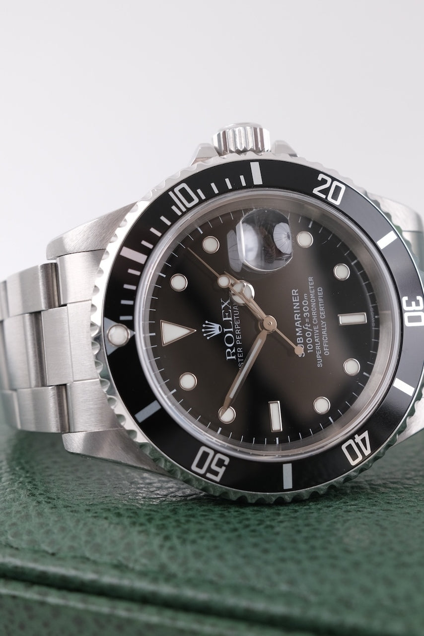 Rolex Submariner Date 16610 - Detail view 2