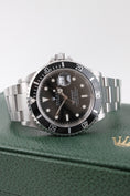 Bild in Galerie-Betrachter laden, Rolex Submariner Date 16610 - Detail view 1
