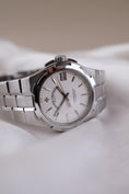 Bild in Galerie-Betrachter laden, Vacheron Constantin Overseas Steel Bracelet, Steel Case White Dial, 35mm, made in Switzerland, Automatic Movement 42050 - Detailansicht 3
