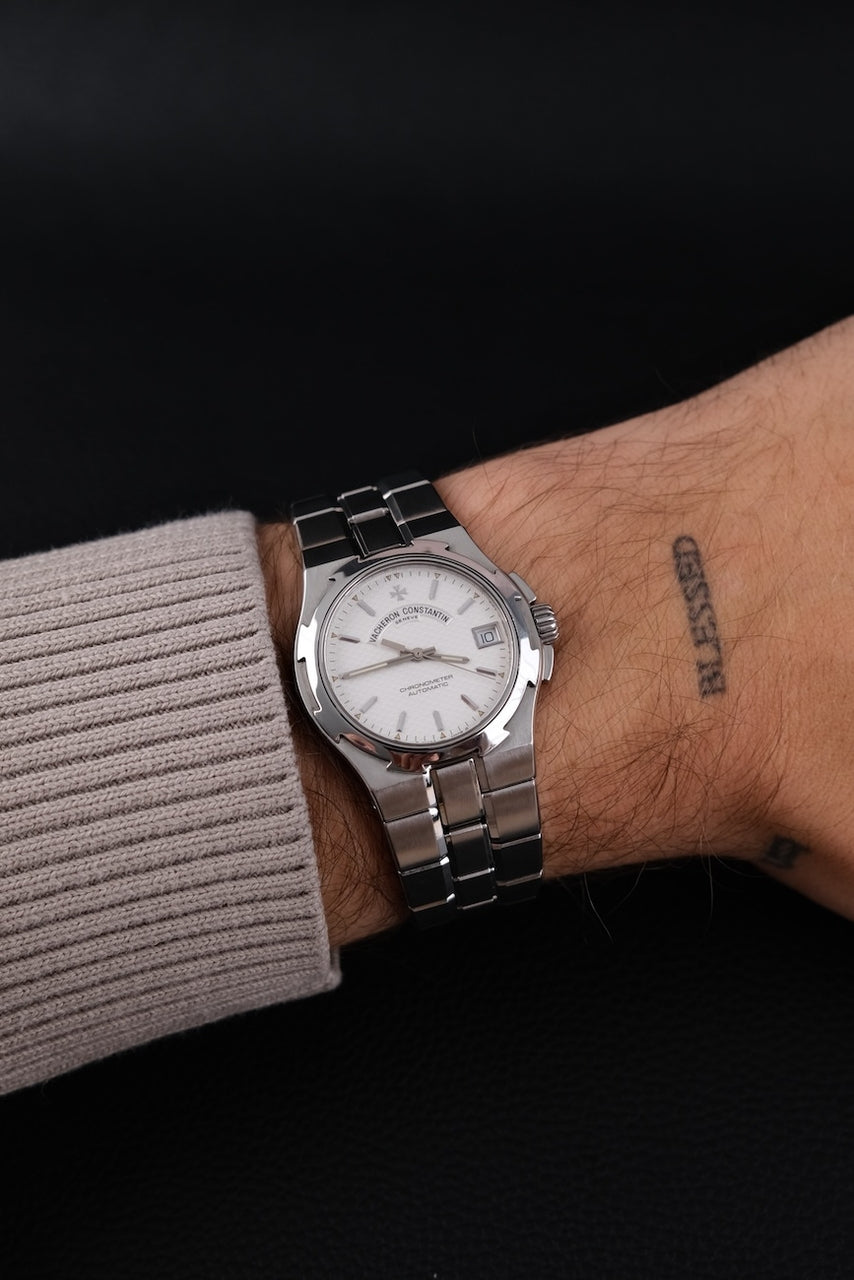 Vacheron Constantin Overseas Steel Bracelet, Steel Case White Dial, 35mm, made in Switzerland, Automatic Movement 42050 - Detailansicht 12