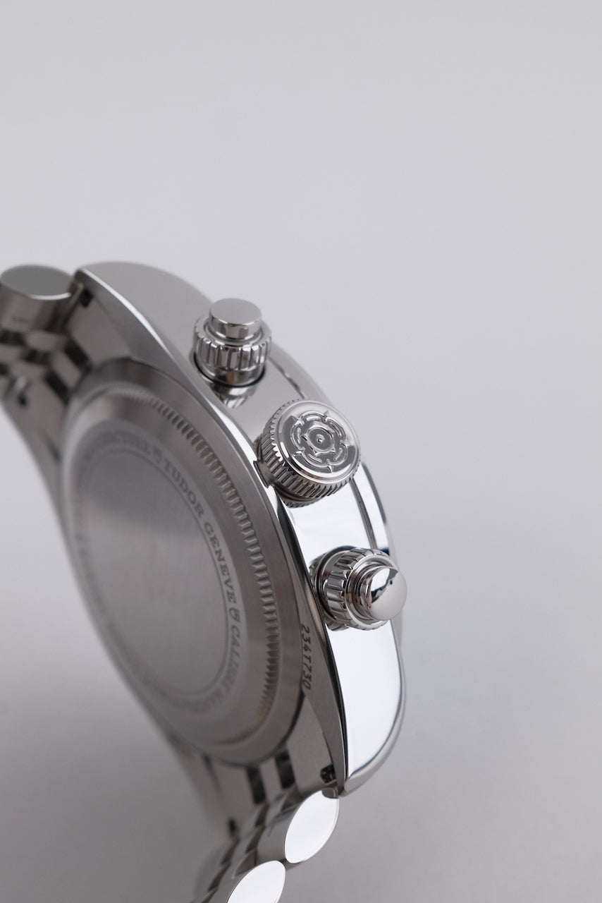 Tudor Black Bay Chronograph 79360N-0024 - Detail view 5