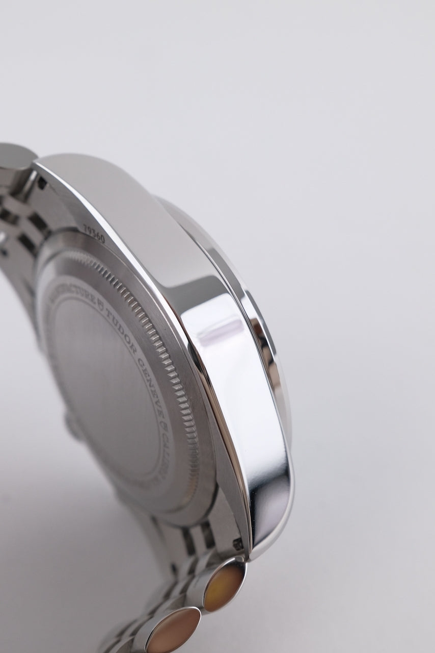 Tudor Black Bay Chronograph 79360N-0024 - Detail view 4