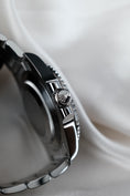 Carica l'immagine nel visualizzatore della galleria, Rolex Submariner 124060 - Detailansicht 4

