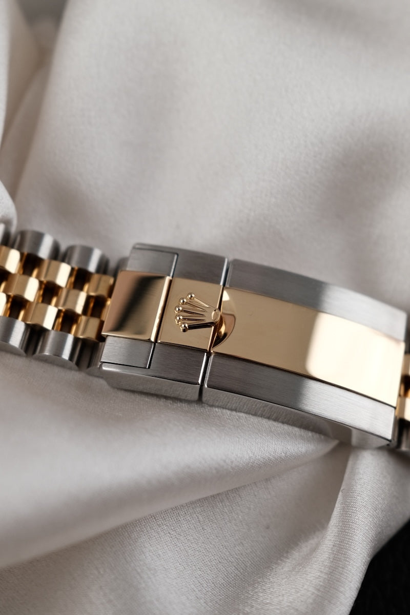 Rolex GMT Master II 126713GRNR - Detail view 6