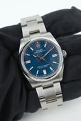 Bild in Galerie-Betrachter laden, Rolex Oyster Perpetual 36 126000 - Main product image
