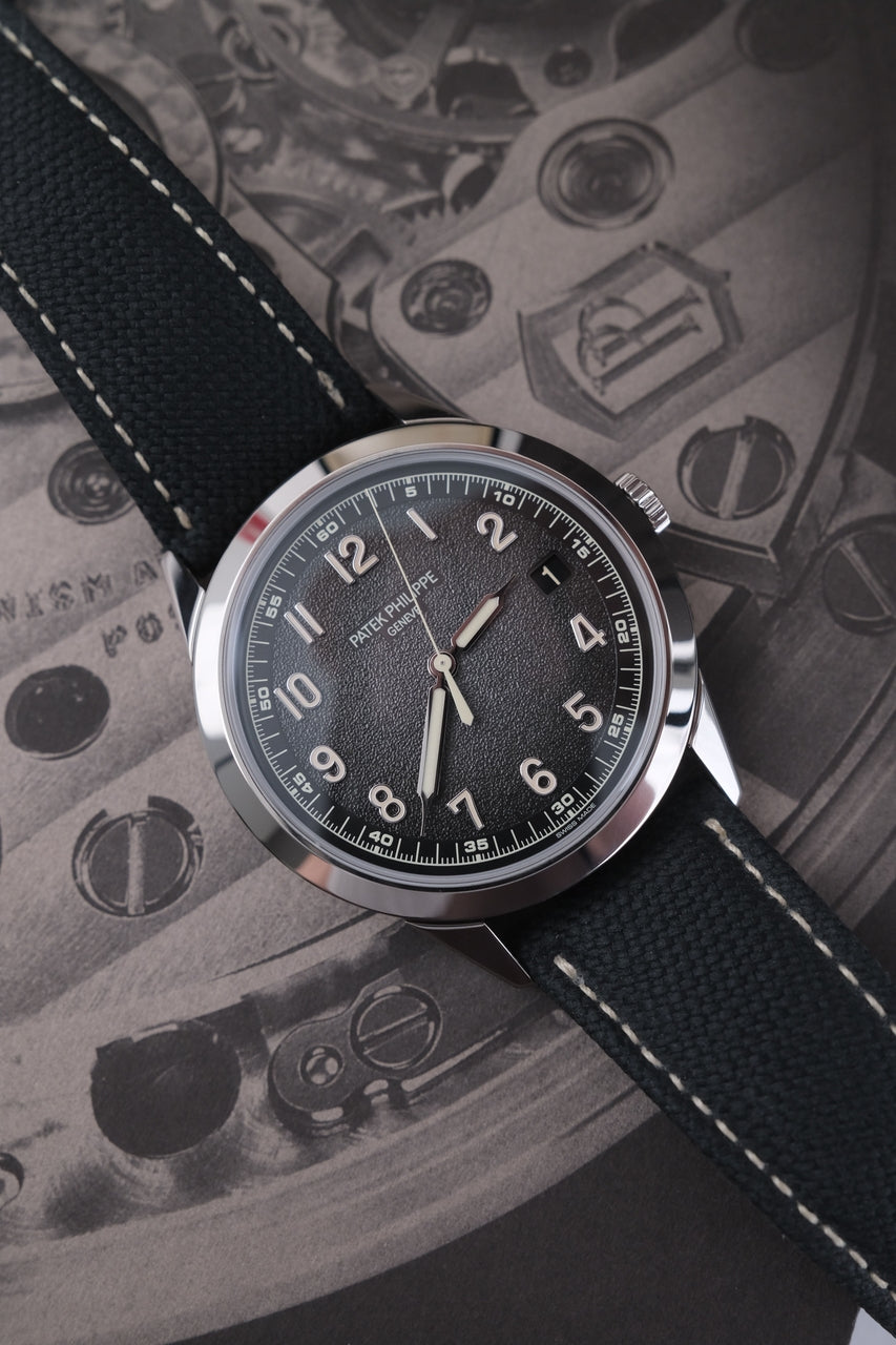 Patek Philippe Calatrava 5226G-001 - Detail view 1