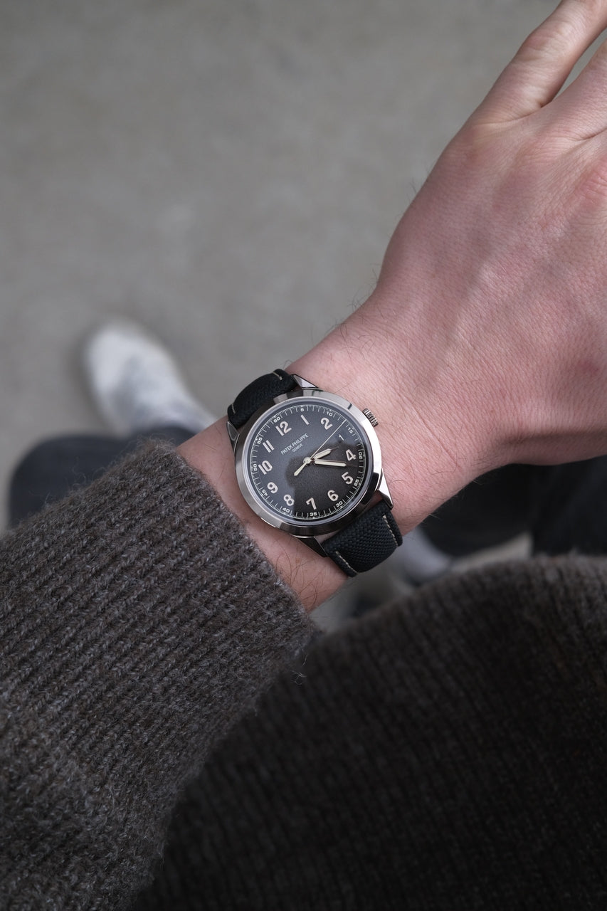 Patek Philippe Calatrava 5226G-001 - Detail view 9