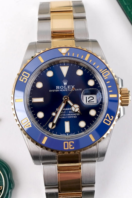 Rolex Submariner Date 126613LB - Detail view 1