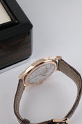 Load image into Gallery viewer, Patek Philippe Calatrava 6119R-001 - Detailansicht 8
