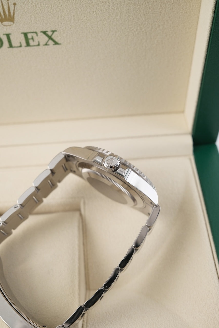 Rolex Submariner Date 126619LB - detailed view 5