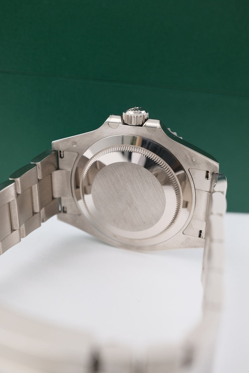 Rolex Submariner Date 126619LB - detailed view 9