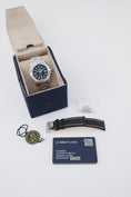 Load image into Gallery viewer, Breitling Avenger GMT 43 A32397 - Papiere und oder Lieferumfang
