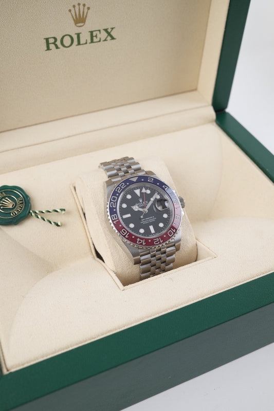 Rolex GMT-Master II 126710BLRO - Detailansicht 1