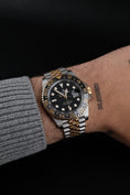 Carica l'immagine nel visualizzatore della galleria, Rolex GMT Master II 126713GRNR - Detail view 1
