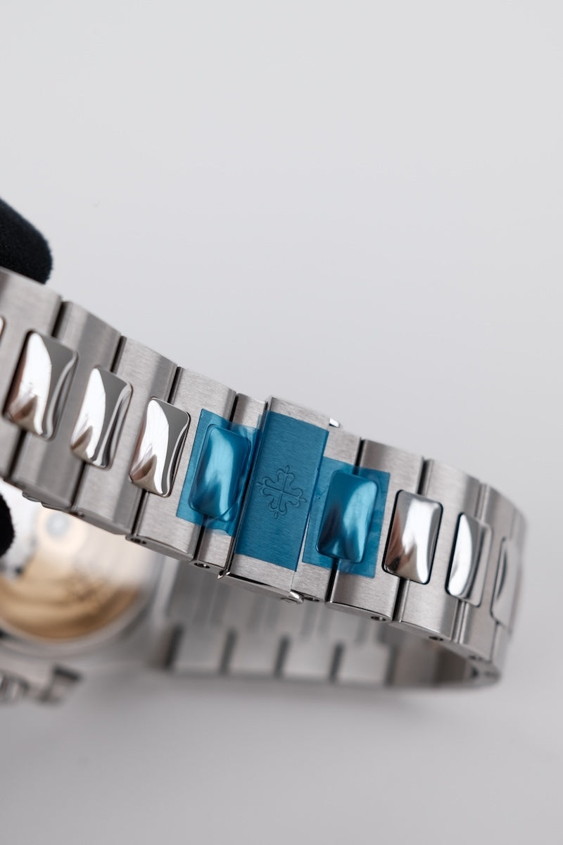 Patek Philippe Nautilus 5800/1A-001 - Detailansicht 9