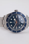 Cargar la imagen en la vista de la galería, Tudor Black Bay Fifty-Eight 79030B - Detail view 4

