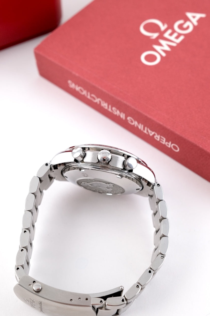 Omega Speedmaster Date 32113100 - Detail view 4