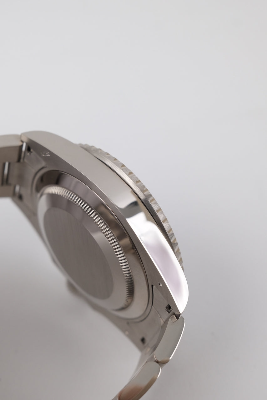 Rolex Submariner Date 126619LB - Detail view 8