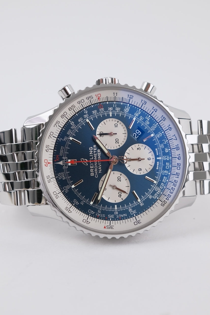 Breitling Navitimer 1 B01 Chronograph AB0127211C1A1 - Detail view 2