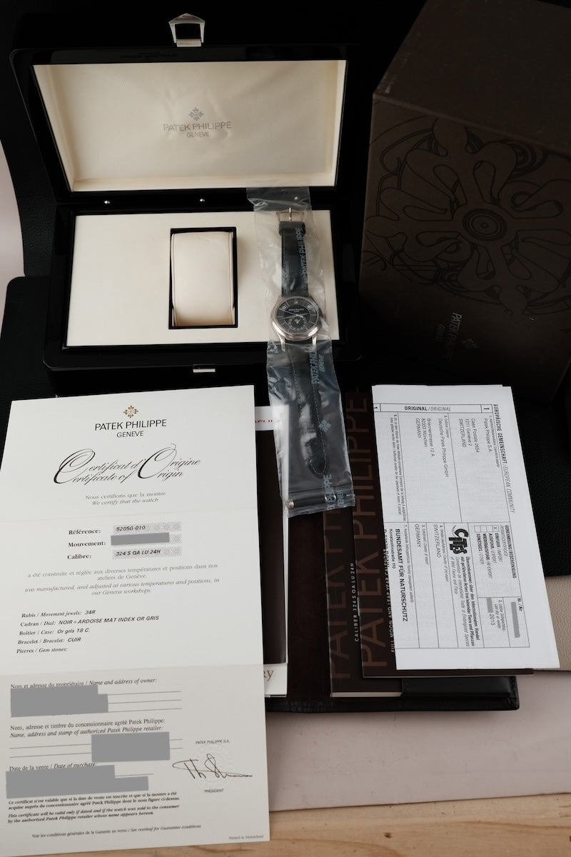 Patek Philippe Annual Calendar 5205G-010 - Papers and documentation