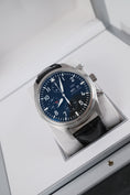 Charger l'image dans la visionneuse de la galerie, IWC Pilot Chronograph IW371701 - Detailansicht 1
