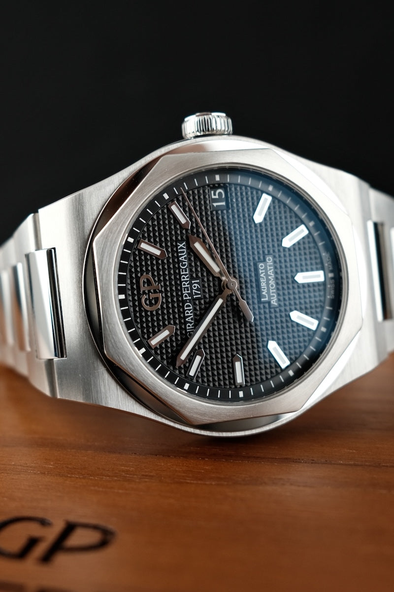 Girard Perregaux Laureato 81010-11-634-11A - Detail view 2