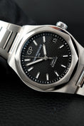 Bild in Galerie-Betrachter laden, Girard Perregaux Laureato 81010-11-634-11A - Main product image
