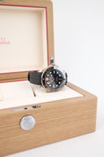 Carica l'immagine nel visualizzatore della galleria, Omega Seamaster Diver 300M 21022422001002 - Detailansicht 12
