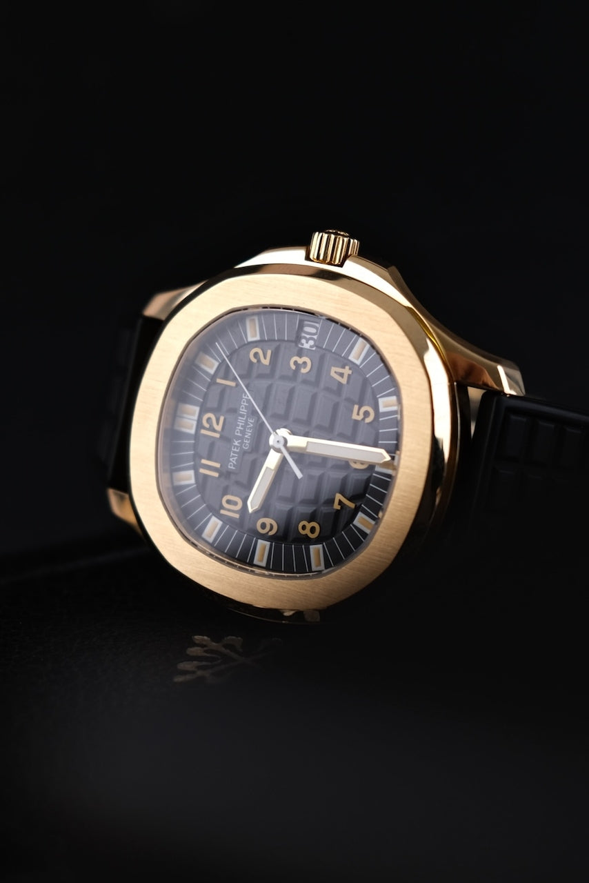 Patek Philippe Aquanaut 18k Gold 5065J - Detailansicht 3