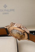 Load image into Gallery viewer, Patek Philippe Calatrava 5524R-001 - Detailansicht 5
