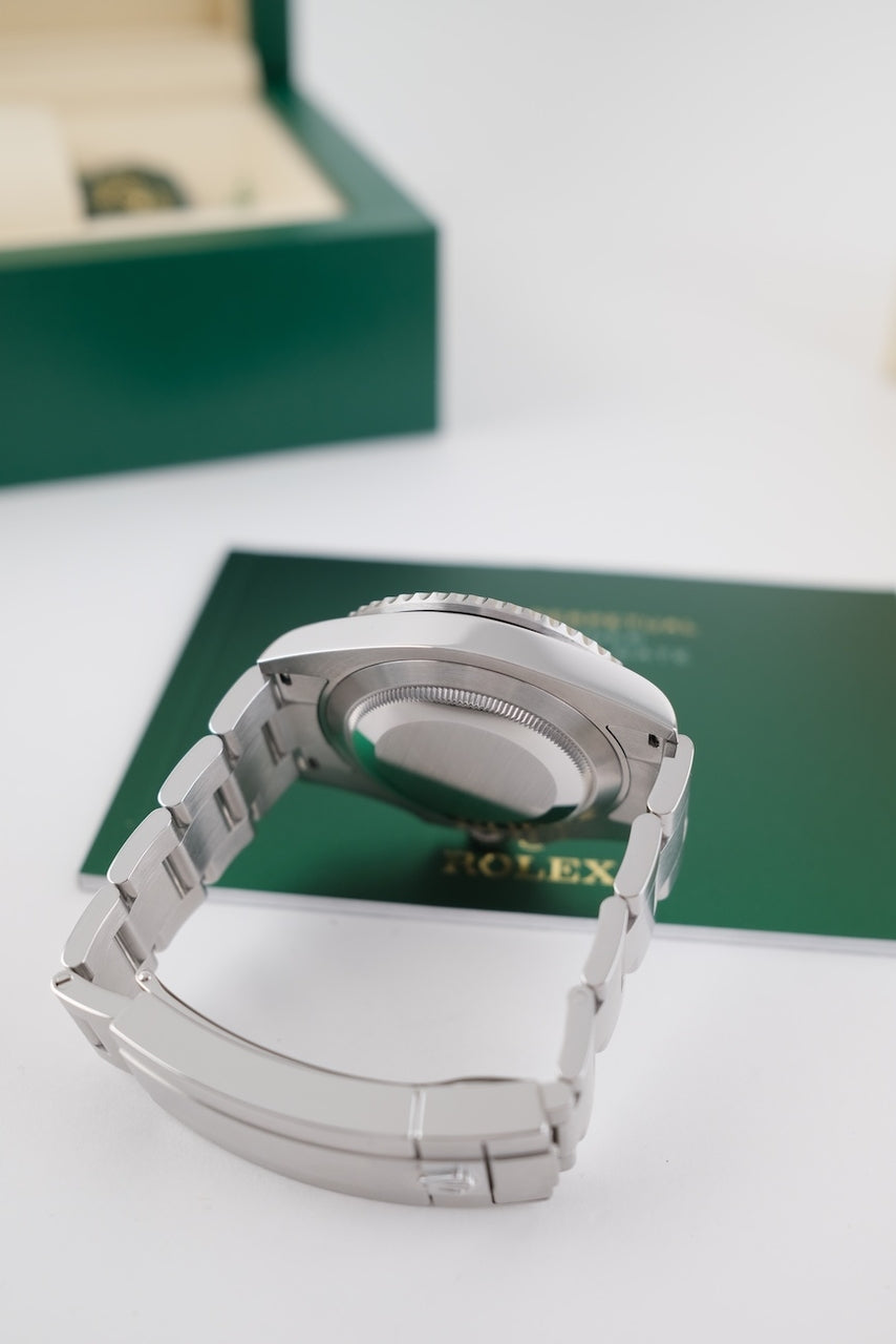 Rolex Submariner No Date 124060 - Detail view 6