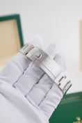 Load image into Gallery viewer, Rolex Submariner No Date 124060 - Detail view 8
