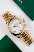 Bild in Galerie-Betrachter laden, Rolex Day-Date 40 228238 - Main product image

