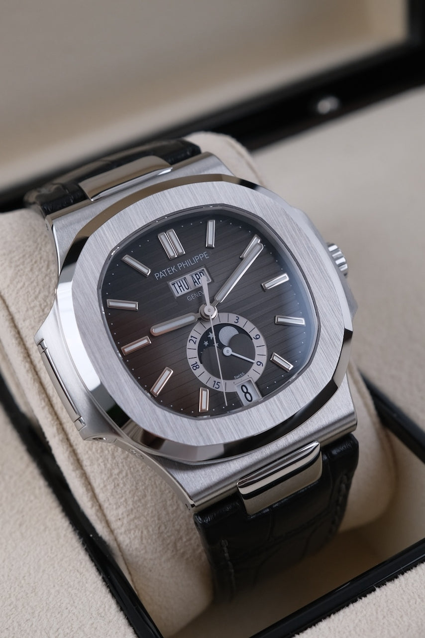 Patek Philippe Nautilus 5726-001 - Detail view 3