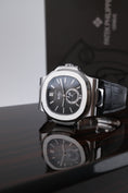 Load image into Gallery viewer, Patek Philippe Nautilus 5726-001 - Detail view 7
