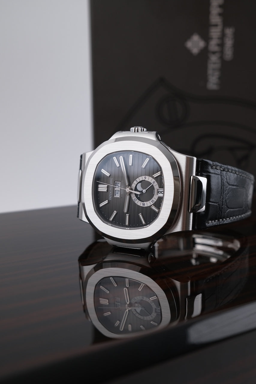 Patek Philippe Nautilus 5726-001 - Detail view 7