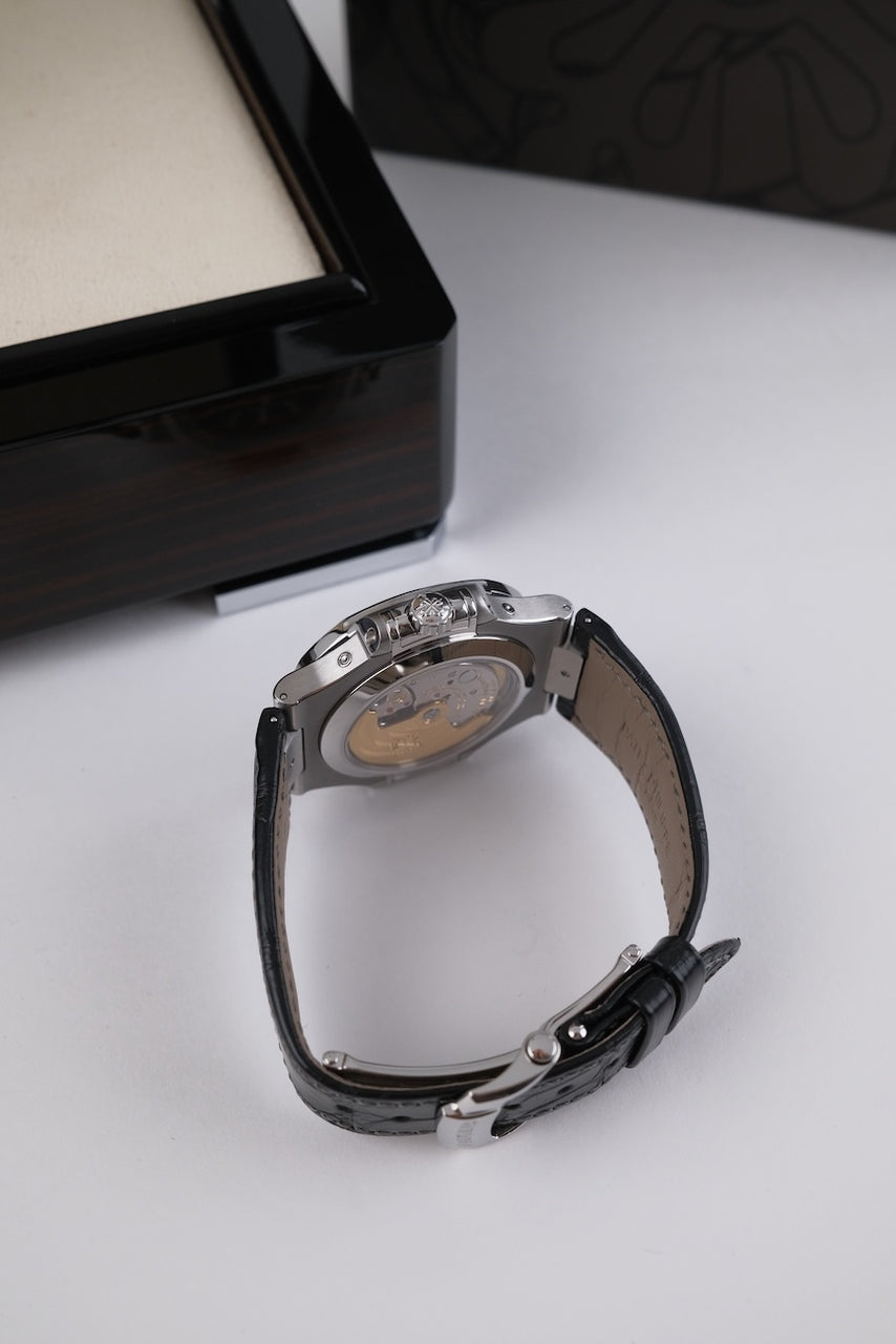 Patek Philippe Nautilus 5726-001 - Detail view 9