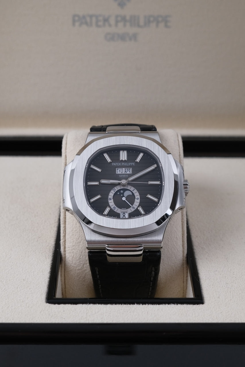 Patek Philippe Nautilus 5726-001 - Detail view 2