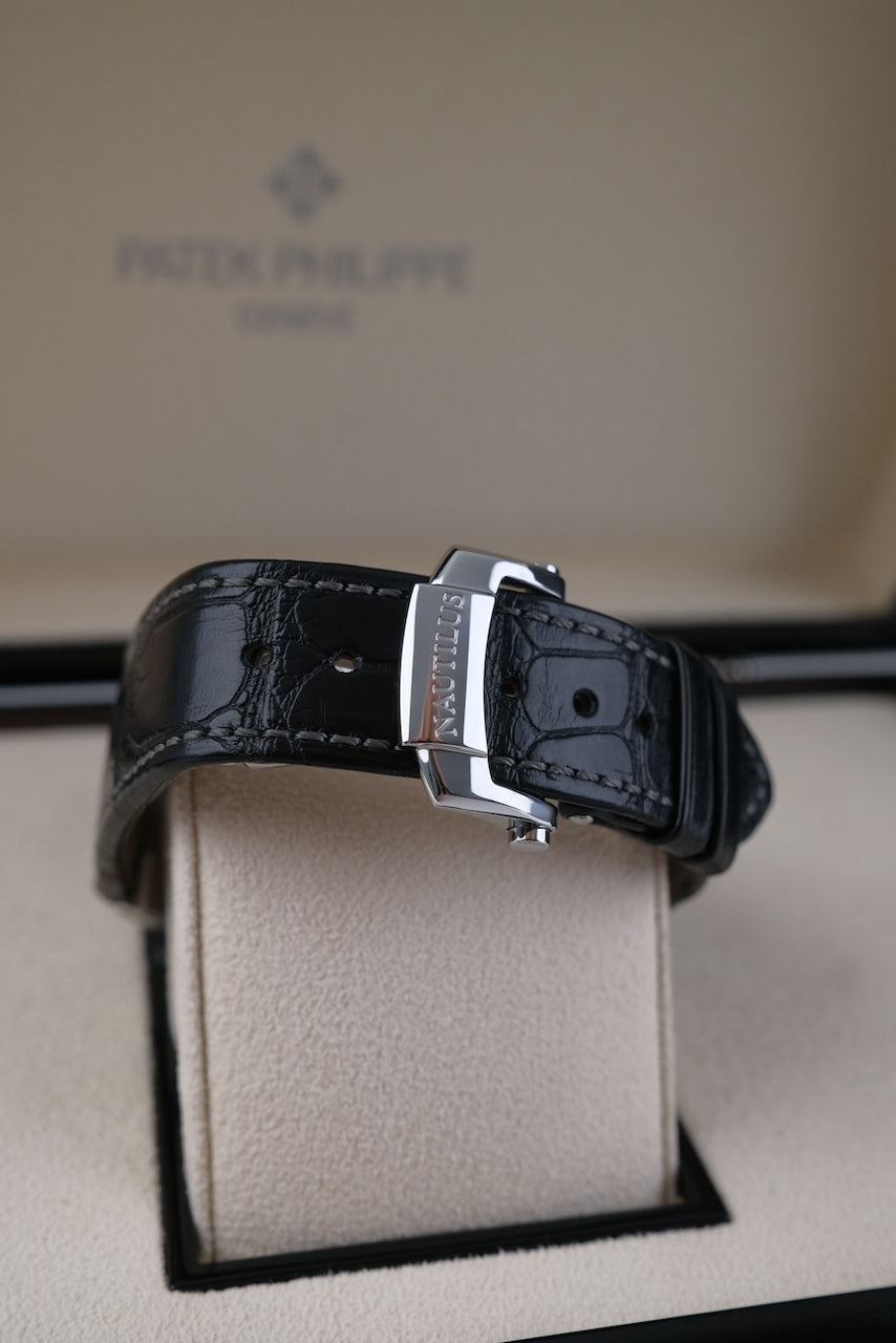 Patek Philippe Nautilus 5726-001 - Detail view 12