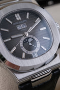Load image into Gallery viewer, Patek Philippe Nautilus 5726-001 - Detail view 5
