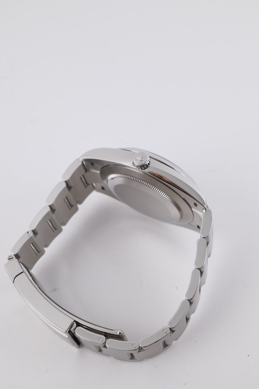 Rolex Oyster Perpetual 41 124300 - Detail view 9