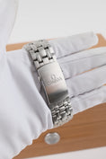 Load image into Gallery viewer, Omega Seamaster Diver 300M 21230412003001 - Detail view 5
