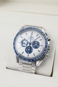 Load image into Gallery viewer, Omega Speedmaster Snoopy 31032425002001 - Thumbnail
