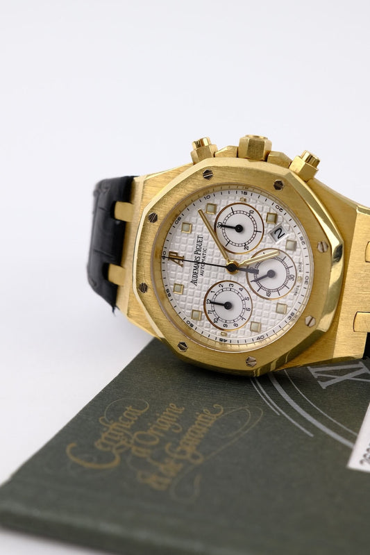 Audemars Piguet Royal Oak Chronograph 26022BA - Detail view 1
