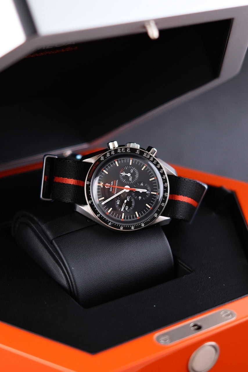 Omega Speedmaster Professional Moonwatch Ultraman 31112423001001 - Detailansicht 2