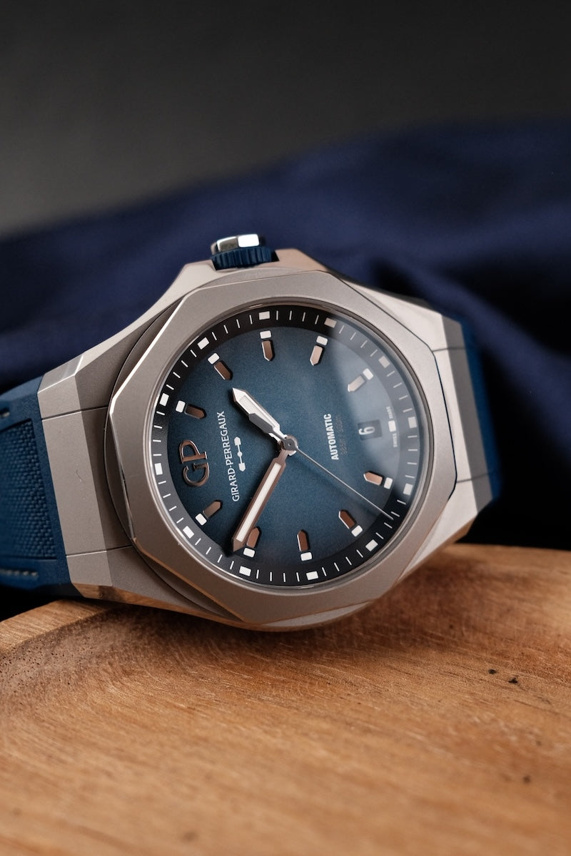 Girard Perregaux Laureato Absolute Ti 230 81070-21-002-FB6A - Detail view 5