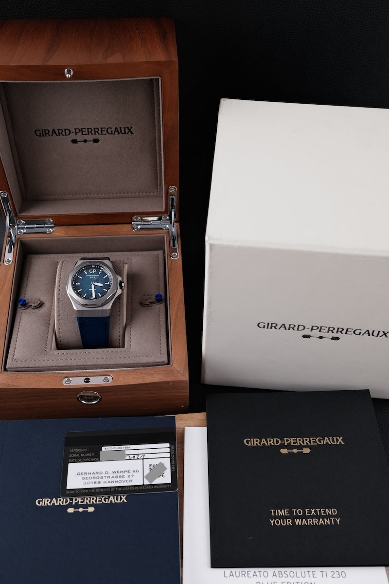 Girard Perregaux Laureato Absolute Ti 230 81070-21-002-FB6A - Papers and documentation
